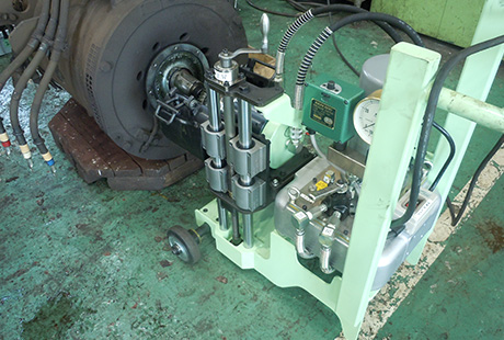 油圧軸継手抜取機