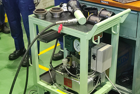 主電動機油切り抜取装置