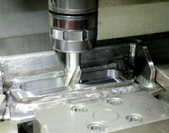 製品を加工する様子